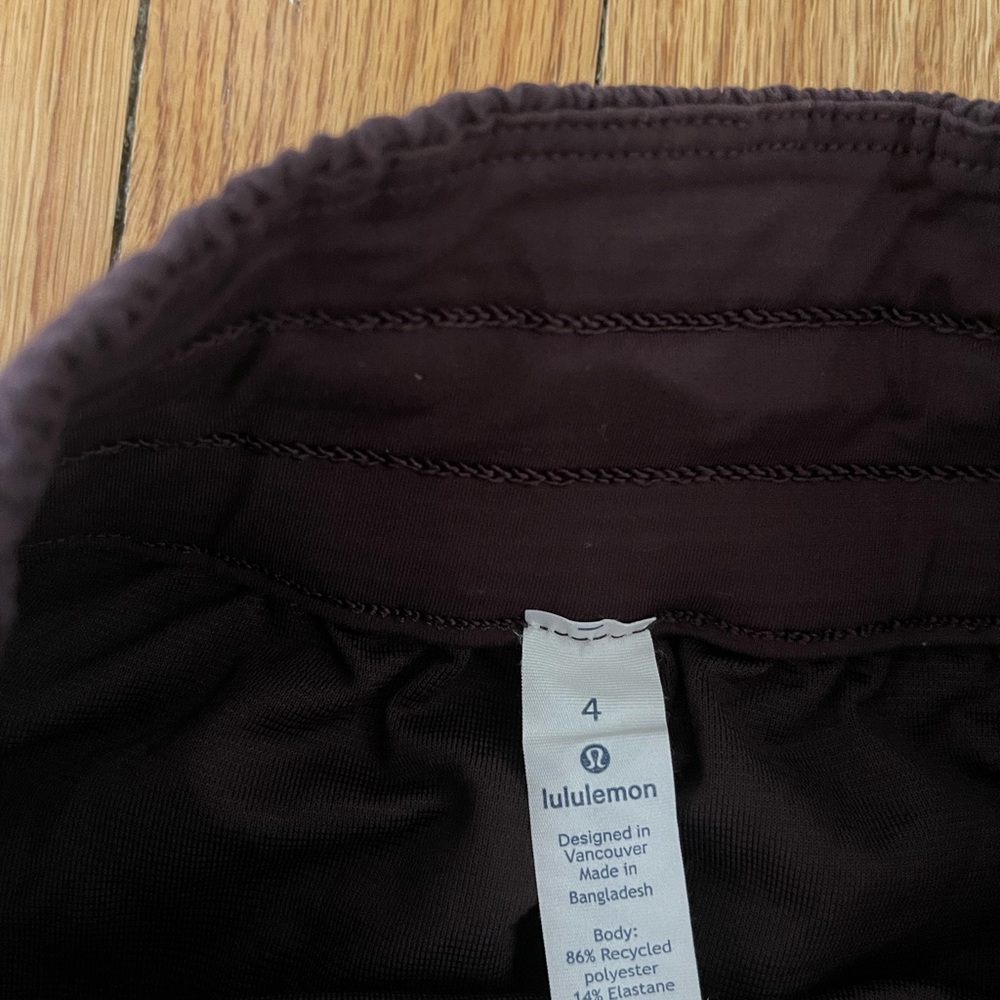 Lululemon Tracker short - Picture 4 of 4